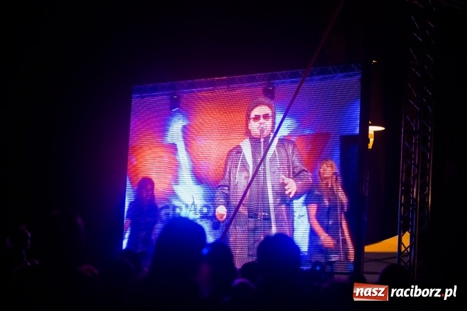 Zdjęcie w galerii na portalu naszraciborz.pl: Krzysztof Krawczyk i Kabaret Młodych Panów w AquaBrax Szymocice wiadomości z regionu