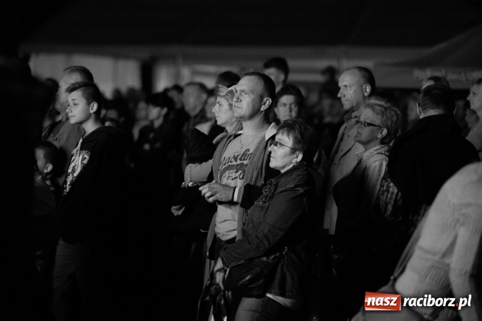 Zdjęcie w galerii na portalu naszraciborz.pl: Krzysztof Krawczyk i Kabaret Młodych Panów w AquaBrax Szymocice wiadomości z regionu