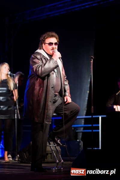Zdjęcie w galerii na portalu naszraciborz.pl: Krzysztof Krawczyk i Kabaret Młodych Panów w AquaBrax Szymocice wiadomości z regionu