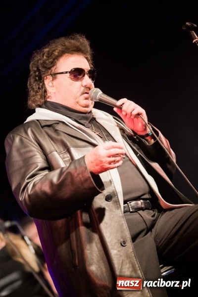 Zdjęcie w galerii na portalu naszraciborz.pl: Krzysztof Krawczyk i Kabaret Młodych Panów w AquaBrax Szymocice wiadomości z regionu