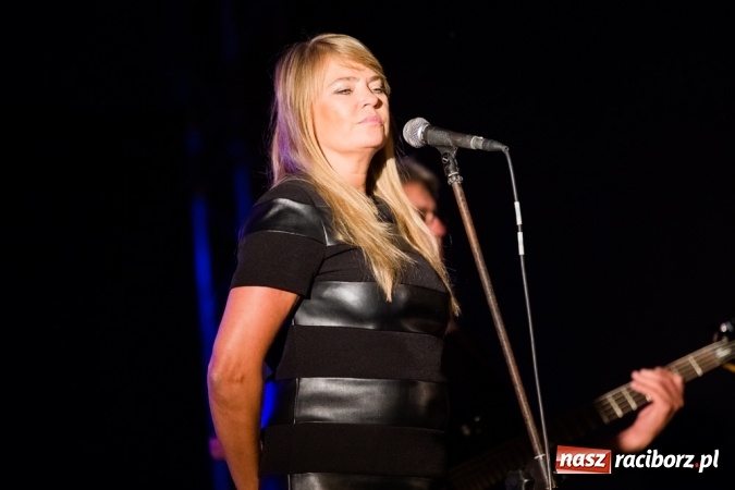 Zdjęcie w galerii na portalu naszraciborz.pl: Krzysztof Krawczyk i Kabaret Młodych Panów w AquaBrax Szymocice wiadomości z regionu