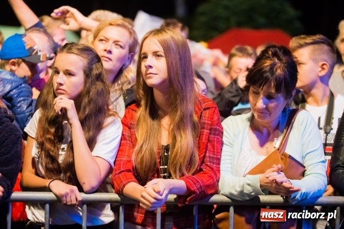 Zdjęcie w galerii na portalu naszraciborz.pl: Krzysztof Krawczyk i Kabaret Młodych Panów w AquaBrax Szymocice wiadomości z regionu