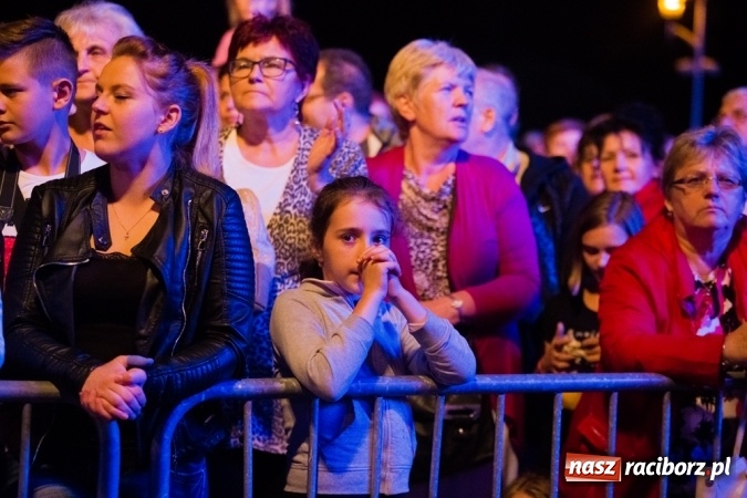 Zdjęcie w galerii na portalu naszraciborz.pl: Krzysztof Krawczyk i Kabaret Młodych Panów w AquaBrax Szymocice wiadomości z regionu
