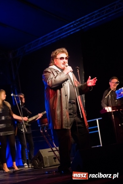 Zdjęcie w galerii na portalu naszraciborz.pl: Krzysztof Krawczyk i Kabaret Młodych Panów w AquaBrax Szymocice wiadomości z regionu