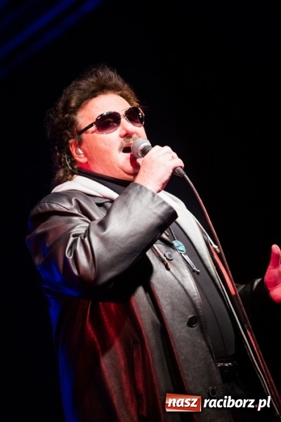 Zdjęcie w galerii na portalu naszraciborz.pl: Krzysztof Krawczyk i Kabaret Młodych Panów w AquaBrax Szymocice wiadomości z regionu