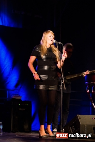 Zdjęcie w galerii na portalu naszraciborz.pl: Krzysztof Krawczyk i Kabaret Młodych Panów w AquaBrax Szymocice wiadomości z regionu