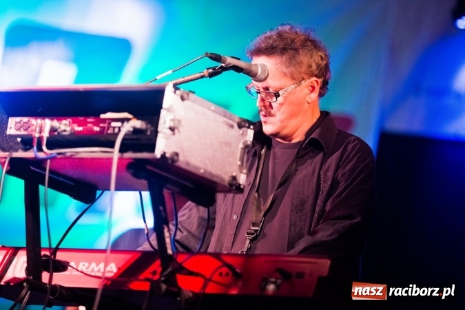 Zdjęcie w galerii na portalu naszraciborz.pl: Krzysztof Krawczyk i Kabaret Młodych Panów w AquaBrax Szymocice wiadomości z regionu