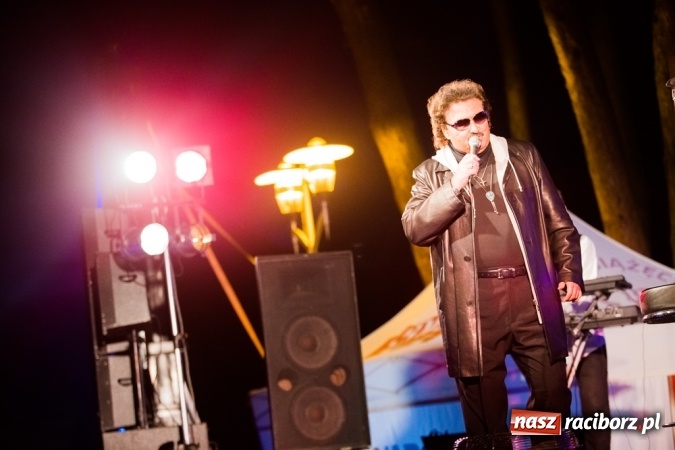 Zdjęcie w galerii na portalu naszraciborz.pl: Krzysztof Krawczyk i Kabaret Młodych Panów w AquaBrax Szymocice wiadomości z regionu