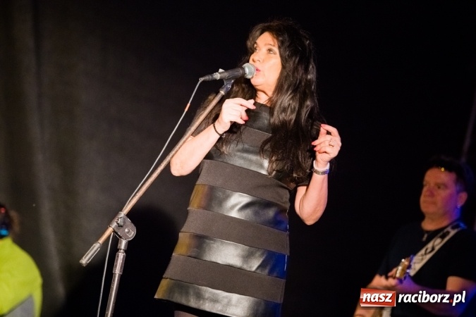 Zdjęcie w galerii na portalu naszraciborz.pl: Krzysztof Krawczyk i Kabaret Młodych Panów w AquaBrax Szymocice wiadomości z regionu