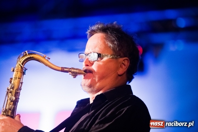 Zdjęcie w galerii na portalu naszraciborz.pl: Krzysztof Krawczyk i Kabaret Młodych Panów w AquaBrax Szymocice wiadomości z regionu