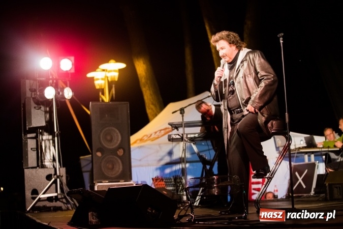 Zdjęcie w galerii na portalu naszraciborz.pl: Krzysztof Krawczyk i Kabaret Młodych Panów w AquaBrax Szymocice wiadomości z regionu
