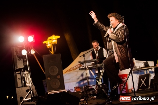 Zdjęcie w galerii na portalu naszraciborz.pl: Krzysztof Krawczyk i Kabaret Młodych Panów w AquaBrax Szymocice wiadomości z regionu