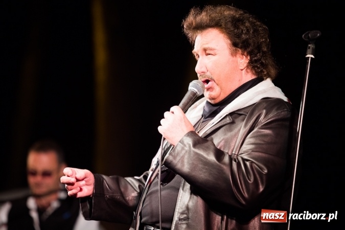 Zdjęcie w galerii na portalu naszraciborz.pl: Krzysztof Krawczyk i Kabaret Młodych Panów w AquaBrax Szymocice wiadomości z regionu