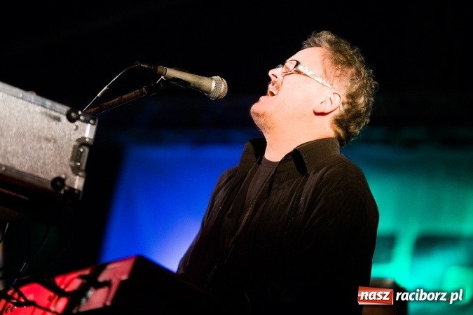 Zdjęcie w galerii na portalu naszraciborz.pl: Krzysztof Krawczyk i Kabaret Młodych Panów w AquaBrax Szymocice wiadomości z regionu