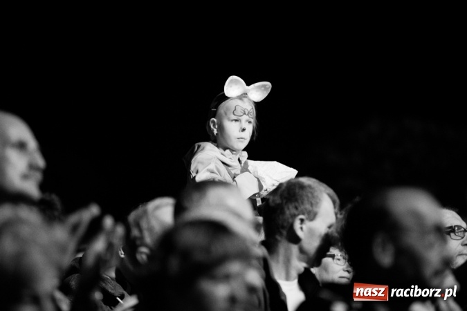 Zdjęcie w galerii na portalu naszraciborz.pl: Krzysztof Krawczyk i Kabaret Młodych Panów w AquaBrax Szymocice wiadomości z regionu