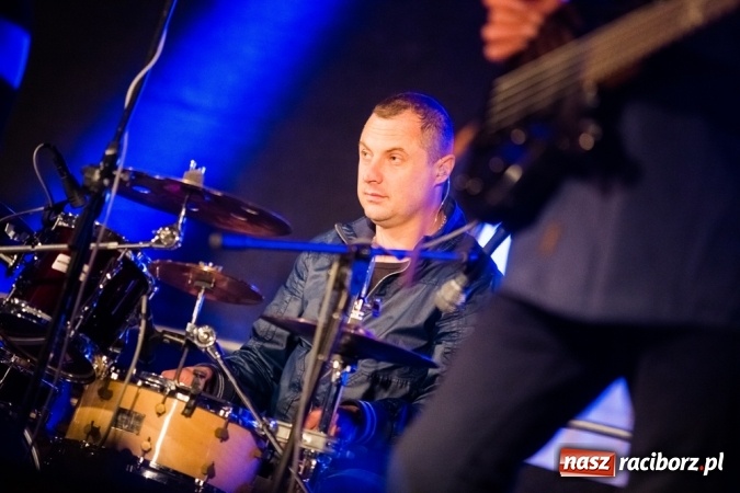 Zdjęcie w galerii na portalu naszraciborz.pl: Krzysztof Krawczyk i Kabaret Młodych Panów w AquaBrax Szymocice wiadomości z regionu