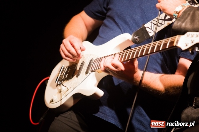 Zdjęcie w galerii na portalu naszraciborz.pl: Krzysztof Krawczyk i Kabaret Młodych Panów w AquaBrax Szymocice wiadomości z regionu