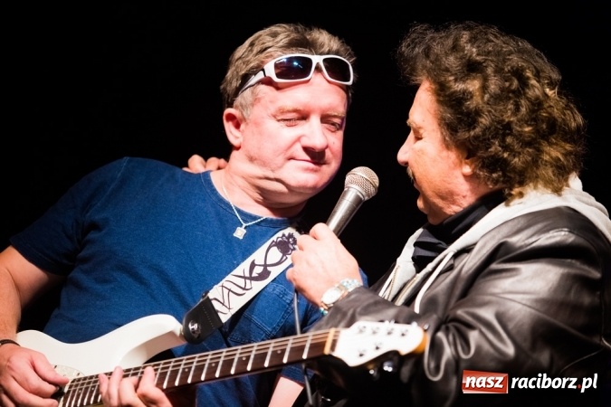 Zdjęcie w galerii na portalu naszraciborz.pl: Krzysztof Krawczyk i Kabaret Młodych Panów w AquaBrax Szymocice wiadomości z regionu