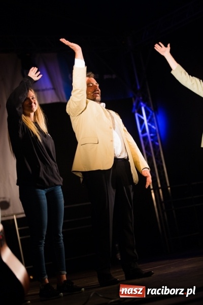 Zdjęcie w galerii na portalu naszraciborz.pl: Krzysztof Krawczyk i Kabaret Młodych Panów w AquaBrax Szymocice wiadomości z regionu