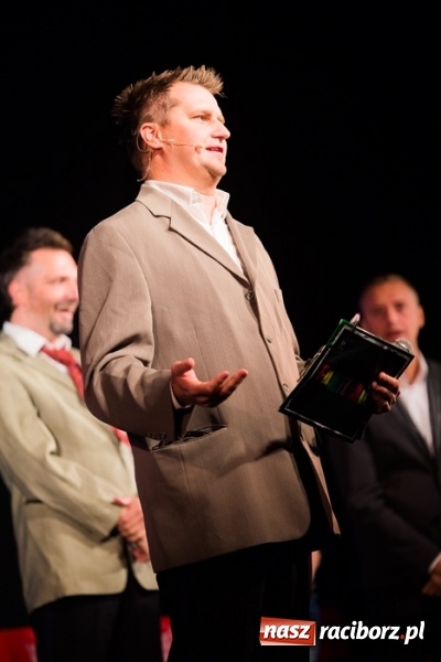 Zdjęcie w galerii na portalu naszraciborz.pl: Krzysztof Krawczyk i Kabaret Młodych Panów w AquaBrax Szymocice wiadomości z regionu