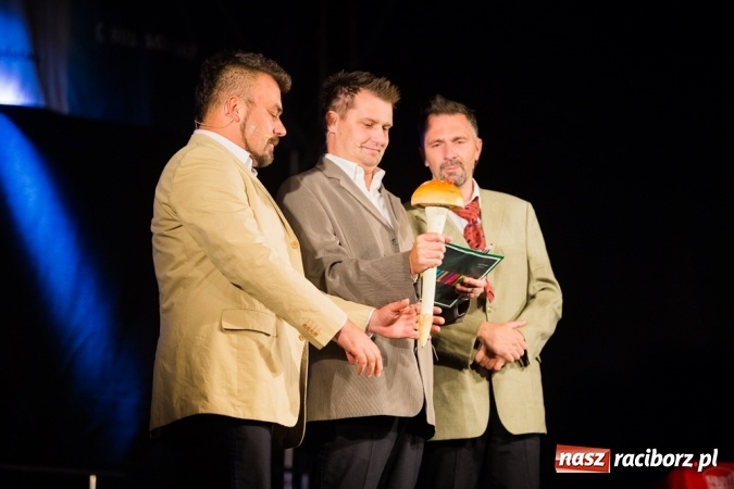 Zdjęcie w galerii na portalu naszraciborz.pl: Krzysztof Krawczyk i Kabaret Młodych Panów w AquaBrax Szymocice wiadomości z regionu