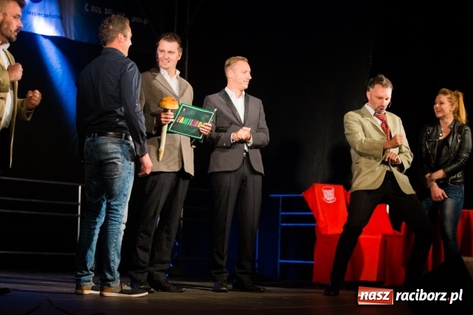 Zdjęcie w galerii na portalu naszraciborz.pl: Krzysztof Krawczyk i Kabaret Młodych Panów w AquaBrax Szymocice wiadomości z regionu