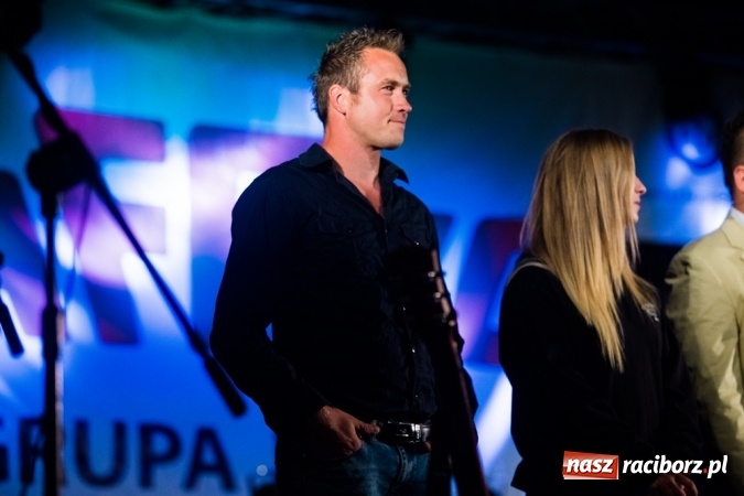 Zdjęcie w galerii na portalu naszraciborz.pl: Krzysztof Krawczyk i Kabaret Młodych Panów w AquaBrax Szymocice wiadomości z regionu