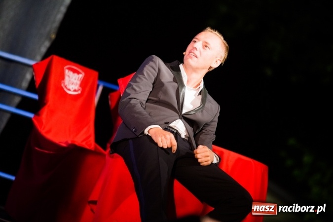 Zdjęcie w galerii na portalu naszraciborz.pl: Krzysztof Krawczyk i Kabaret Młodych Panów w AquaBrax Szymocice wiadomości z regionu