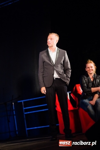 Zdjęcie w galerii na portalu naszraciborz.pl: Krzysztof Krawczyk i Kabaret Młodych Panów w AquaBrax Szymocice wiadomości z regionu