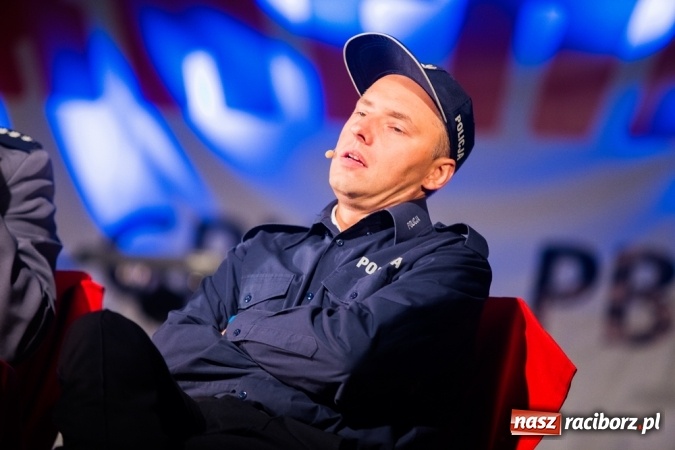 Zdjęcie w galerii na portalu naszraciborz.pl: Krzysztof Krawczyk i Kabaret Młodych Panów w AquaBrax Szymocice wiadomości z regionu