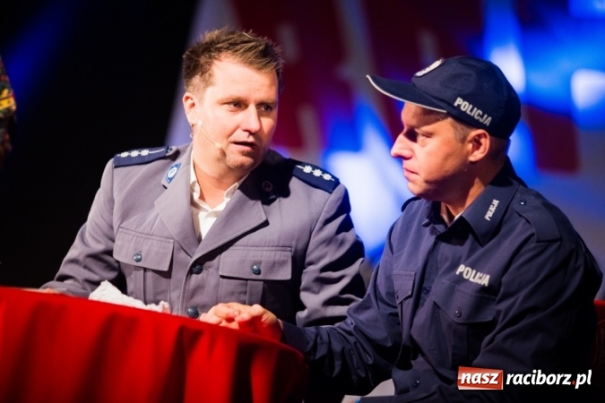 Zdjęcie w galerii na portalu naszraciborz.pl: Krzysztof Krawczyk i Kabaret Młodych Panów w AquaBrax Szymocice wiadomości z regionu