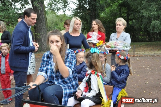 Zdjęcie w galerii na portalu naszraciborz.pl: Dożynki 2015 - na Płoni z korowodem wiadomości z regionu