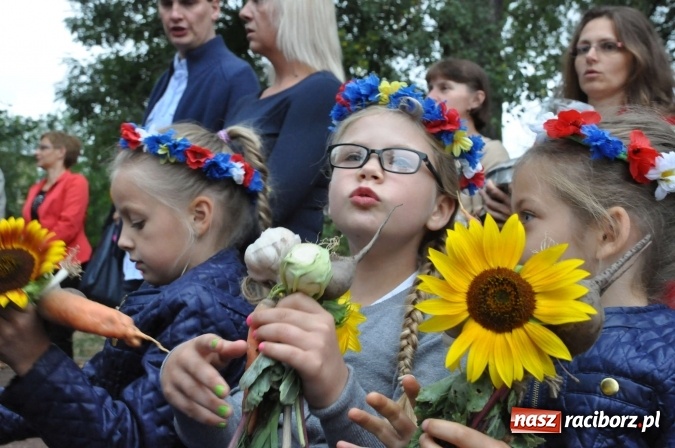 Zdjęcie w galerii na portalu naszraciborz.pl: Dożynki 2015 - na Płoni z korowodem wiadomości z regionu