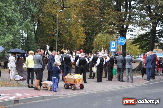 Zdjęcie w galerii na portalu naszraciborz.pl: Dożynki 2015 - na Płoni z korowodem wiadomości z regionu