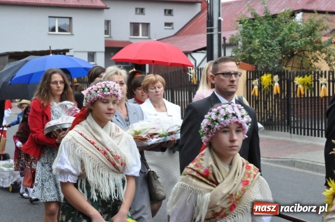 Zdjęcie w galerii na portalu naszraciborz.pl: Dożynki 2015 - na Płoni z korowodem wiadomości z regionu