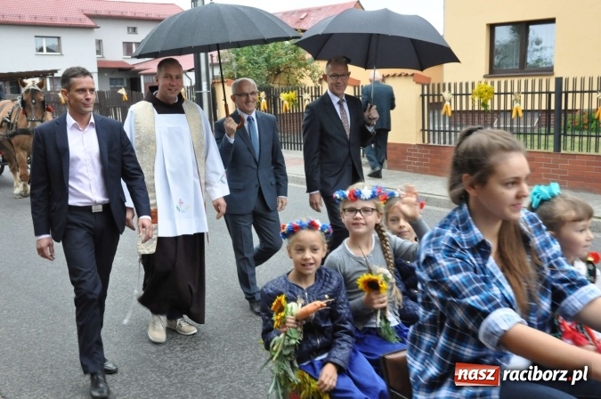 Zdjęcie w galerii na portalu naszraciborz.pl: Dożynki 2015 - na Płoni z korowodem wiadomości z regionu