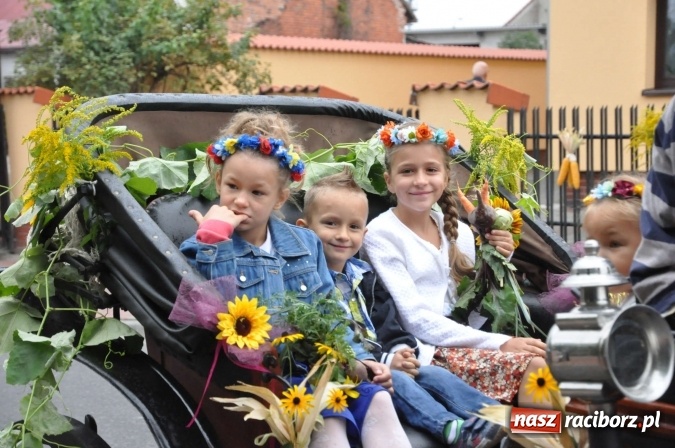 Zdjęcie w galerii na portalu naszraciborz.pl: Dożynki 2015 - na Płoni z korowodem wiadomości z regionu