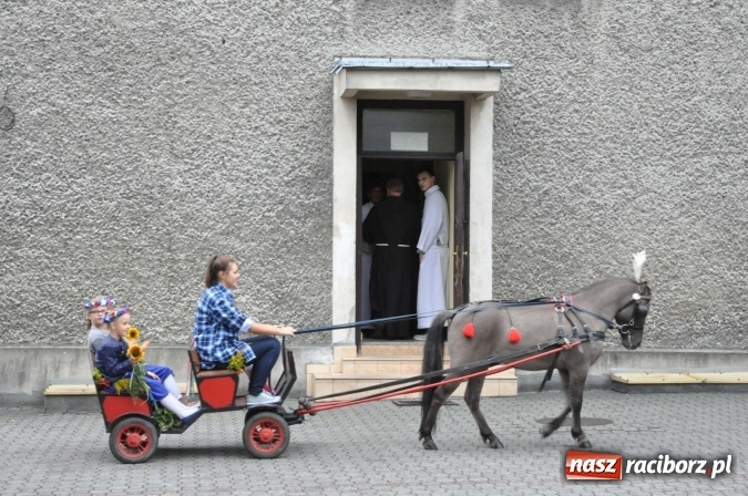 Zdjęcie w galerii na portalu naszraciborz.pl: Dożynki 2015 - na Płoni z korowodem wiadomości z regionu