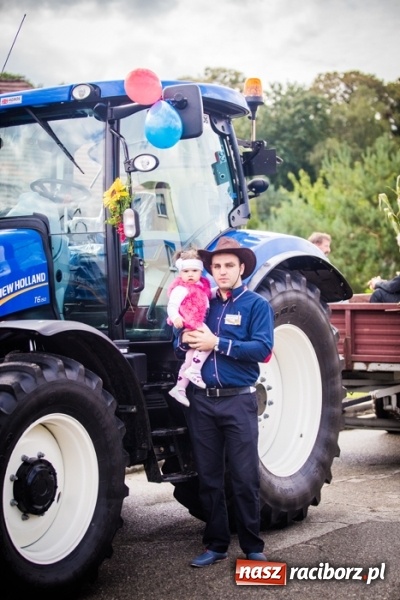 Zdjęcie w galerii na portalu naszraciborz.pl: Dożynki 2015 - barwny korowód w Krowiarkach wiadomości z regionu