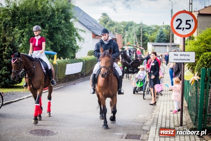 Zdjęcie w galerii na portalu naszraciborz.pl: Dożynki 2015 - barwny korowód w Krowiarkach wiadomości z regionu