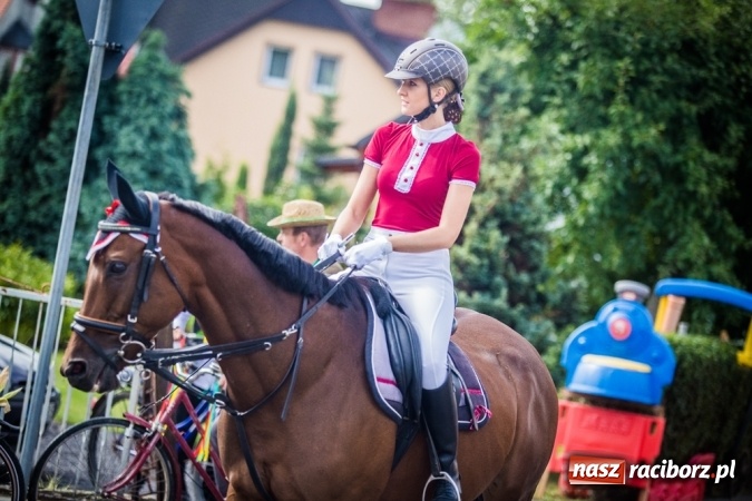 Zdjęcie w galerii na portalu naszraciborz.pl: Dożynki 2015 - barwny korowód w Krowiarkach wiadomości z regionu