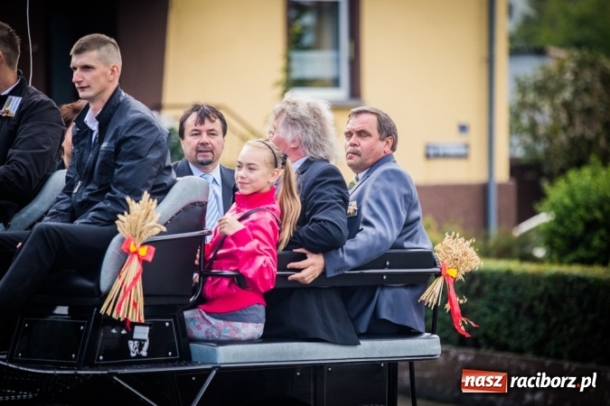 Zdjęcie w galerii na portalu naszraciborz.pl: Dożynki 2015 - barwny korowód w Krowiarkach wiadomości z regionu