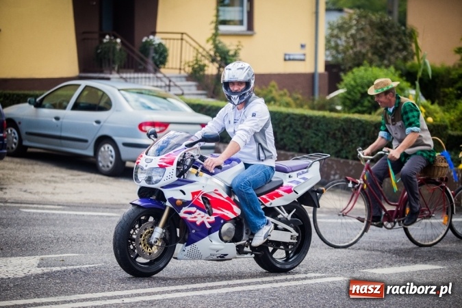 Zdjęcie w galerii na portalu naszraciborz.pl: Dożynki 2015 - barwny korowód w Krowiarkach wiadomości z regionu