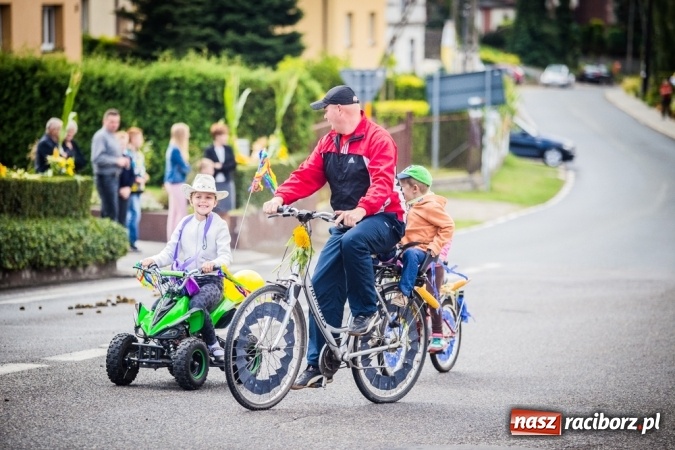 Zdjęcie w galerii na portalu naszraciborz.pl: Dożynki 2015 - barwny korowód w Krowiarkach wiadomości z regionu