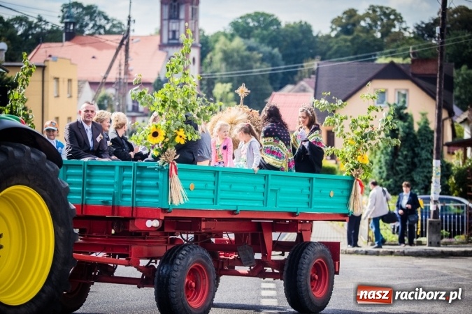 Zdjęcie w galerii na portalu naszraciborz.pl: Dożynki 2015 - barwny korowód w Krowiarkach wiadomości z regionu