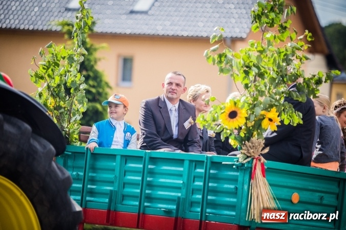 Zdjęcie w galerii na portalu naszraciborz.pl: Dożynki 2015 - barwny korowód w Krowiarkach wiadomości z regionu