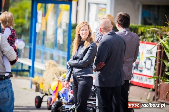 Zdjęcie w galerii na portalu naszraciborz.pl: Dożynki 2015 - barwny korowód w Krowiarkach wiadomości z regionu