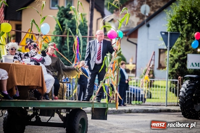 Zdjęcie w galerii na portalu naszraciborz.pl: Dożynki 2015 - barwny korowód w Krowiarkach wiadomości z regionu