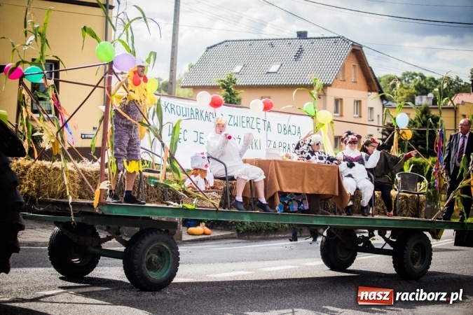 Zdjęcie w galerii na portalu naszraciborz.pl: Dożynki 2015 - barwny korowód w Krowiarkach wiadomości z regionu