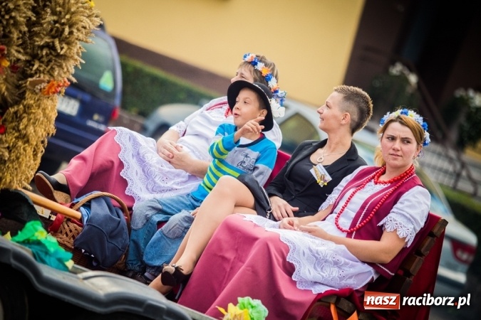Zdjęcie w galerii na portalu naszraciborz.pl: Dożynki 2015 - barwny korowód w Krowiarkach wiadomości z regionu